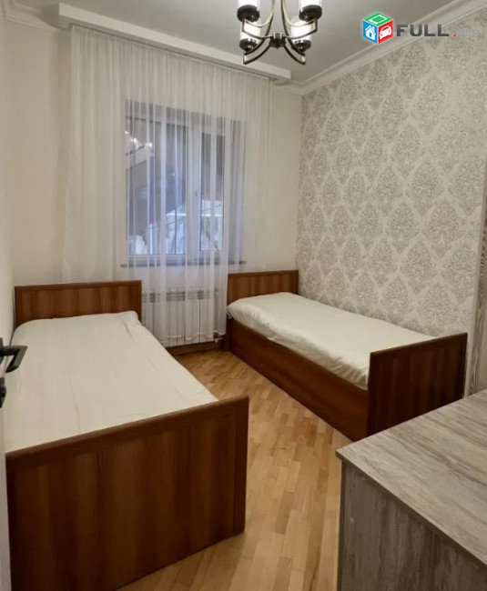 A0002-121/ Վարձով 3 սենյականոց բնակարան Կենտրոնում