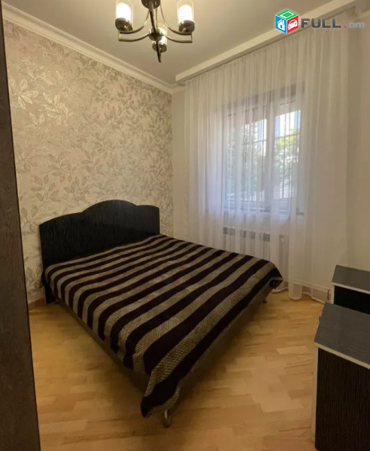 A0002-121/ Վարձով 3 սենյականոց բնակարան Կենտրոնում