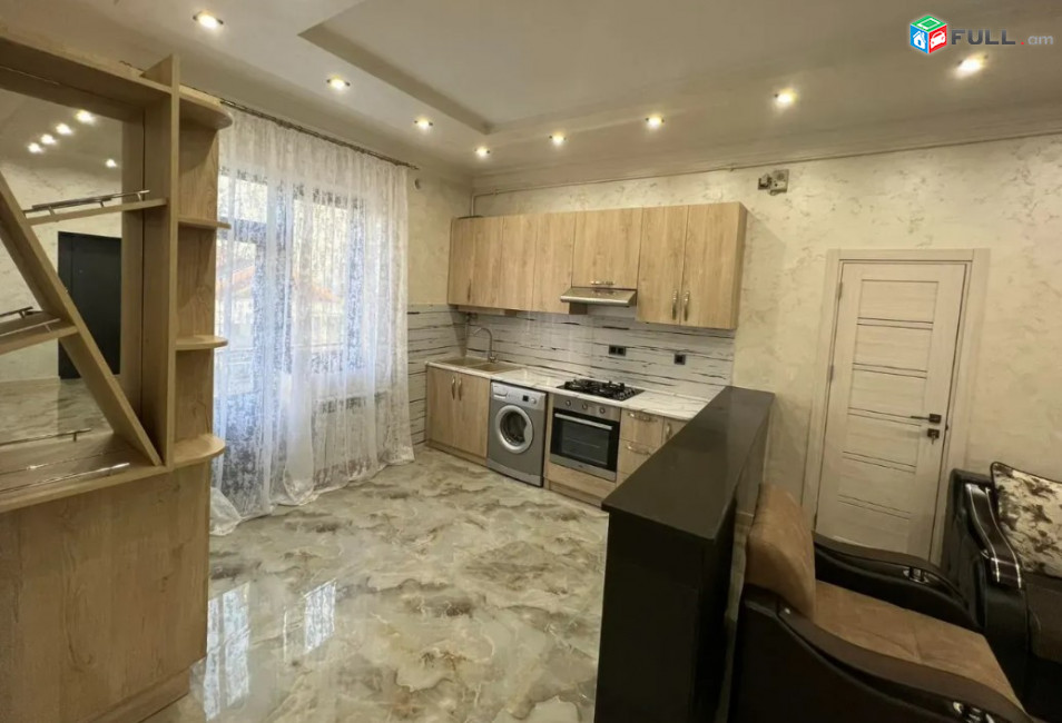 A0002-121/ Վարձով 3 սենյականոց բնակարան Կենտրոնում