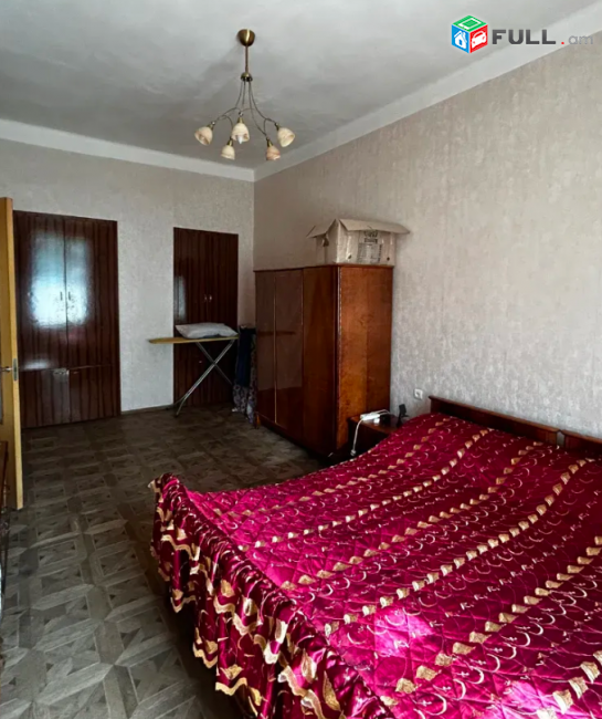 Խորենացու փողոցում, 127 քմ, 2/4 հարկ 