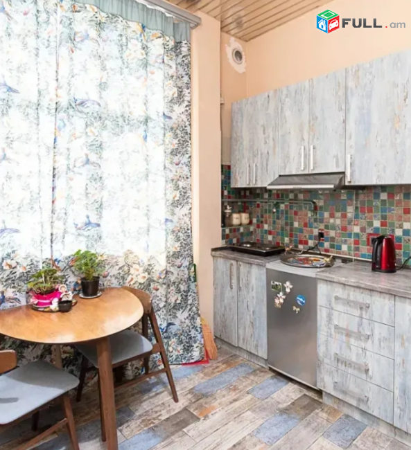 3 սենյականոց բնակարան Տերյան փողոցում, 105 ք.մ., բարձր առաստաղներ, 1/5 հարկ, կապիտալ վերանորոգված