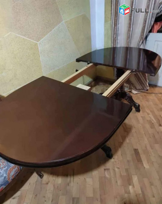 Փայտե օվալաձև բացվող ճաշասեղան զարդանախշ ոտքերով