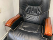 Կաշվե գրասենկային բազկաթոռ 