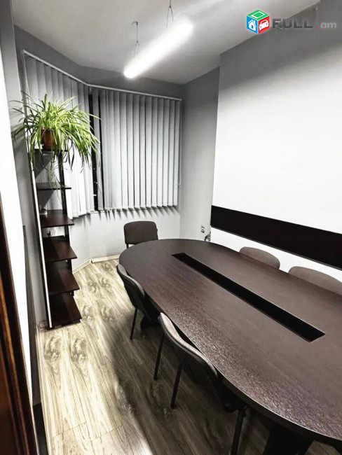 Փափազյան փողոցում վարձով է տրվում գրասենյակային տարածք։ For rent կոդ G2677