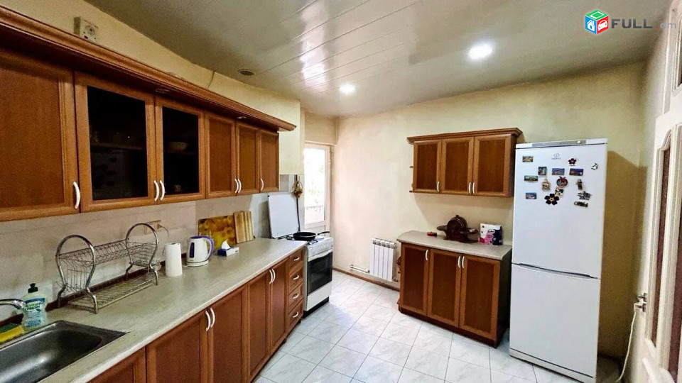 Կիևյան փողոցում վարձով է տրվում 4 սենյականոց լուսավոր բնակարան։ For rent կոդ B1665