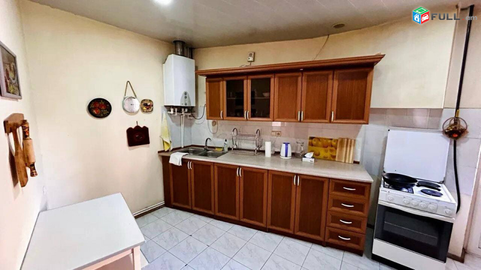Կիևյան փողոցում վարձով է տրվում 4 սենյականոց լուսավոր բնակարան։ For rent կոդ B1665