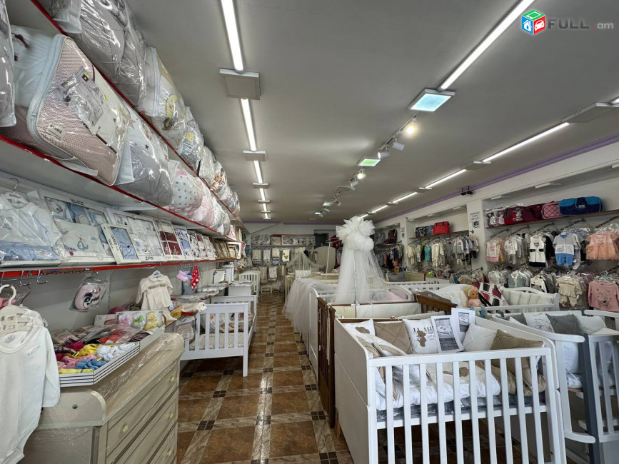 Կենտրոնում, 1-ին գիծ, ապակյա մուտք, վարձով է տրվում կոմերցիոն տարածք, for rent, կոդ G2133